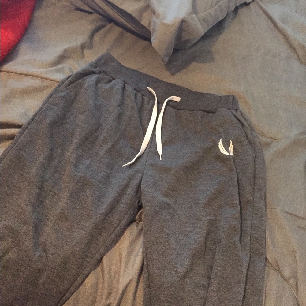 Grey joggers !
